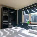 Xxl House With Free Parking & 3 Bedrooms