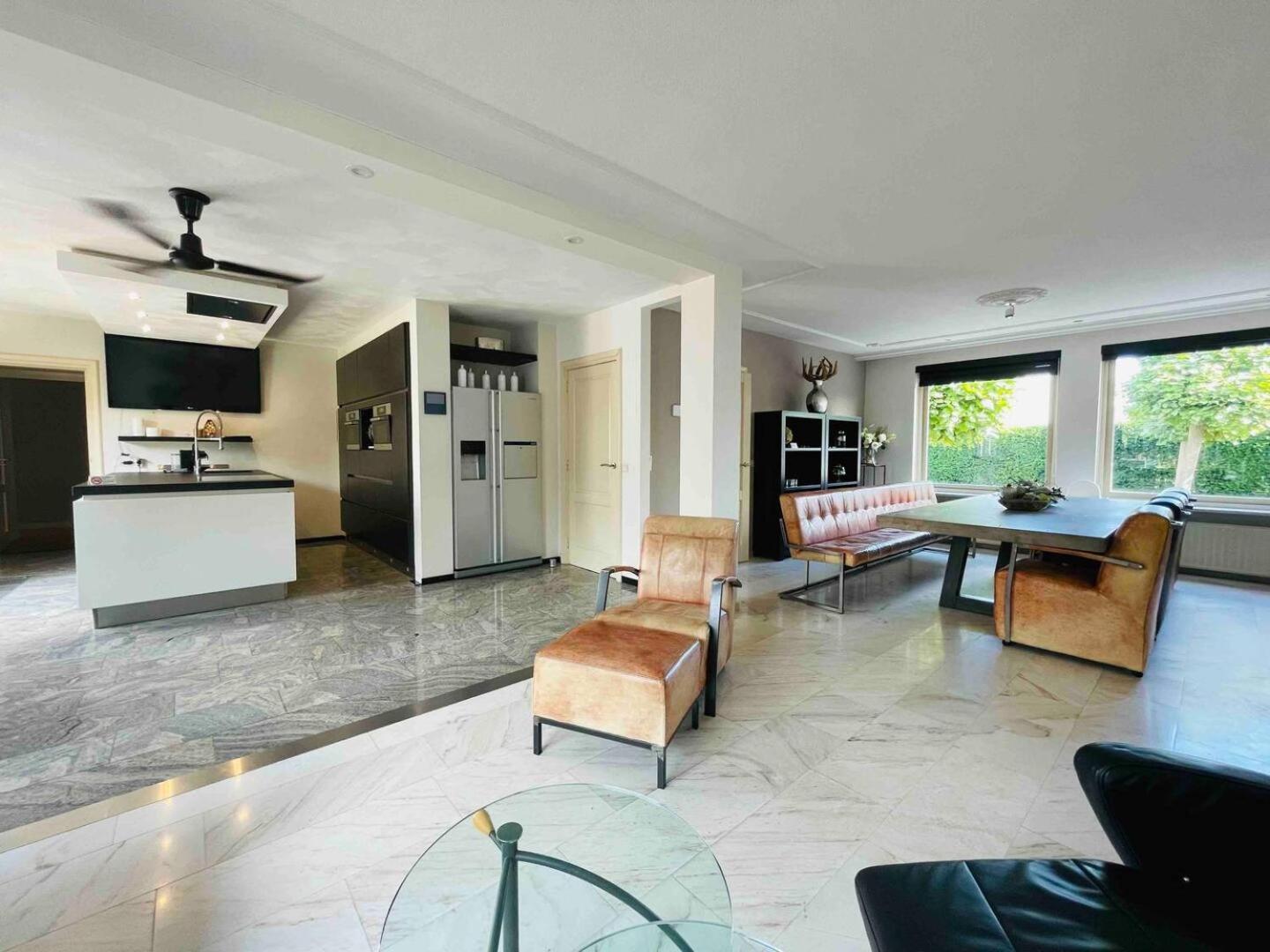 Villa Xxl House With Free Parking & 3 Bedrooms *