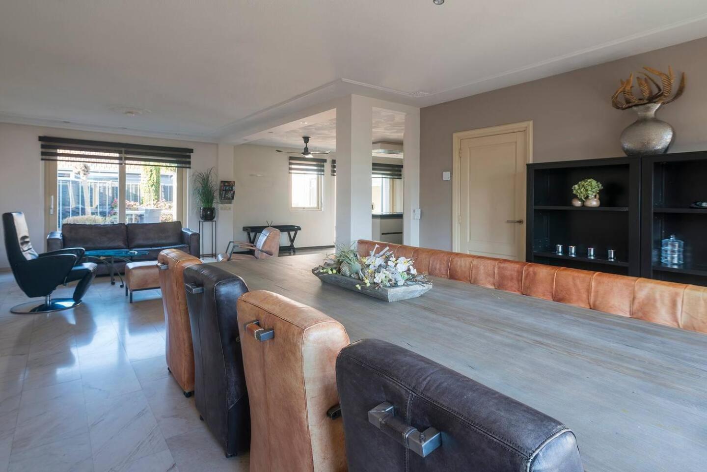 Villa Xxl House With Free Parking & 3 Bedrooms