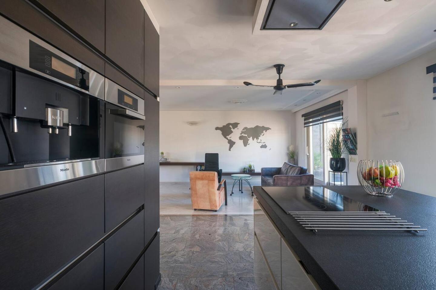 Xxl House With Free Parking & 3 Bedrooms